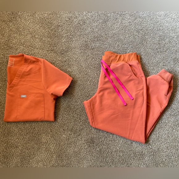 FIGS Scrubs-Color: Terracotta 
Size: Large(top) Large petite(bottoms) - Picture 1 of 8